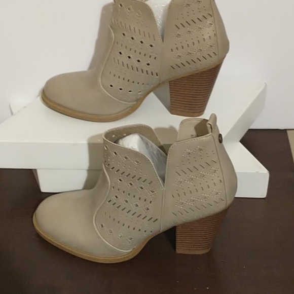 Daisy Fuentes Shoes Daisy Fuentes Willian Booties Poshmark